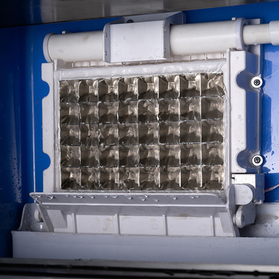 Machine de fabrication de glace en cube de grande capacité avec un stockage de glace de 30 kg Courant électrique 2,5A